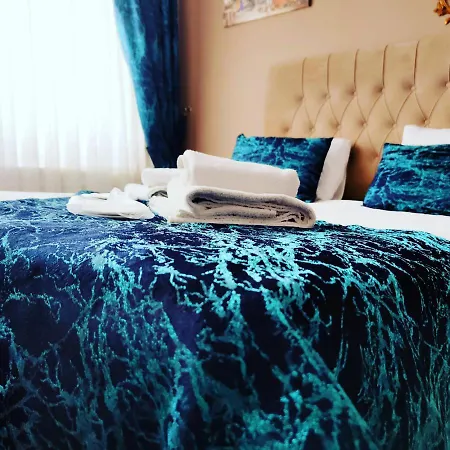 מלון Hotel Estambul 3*